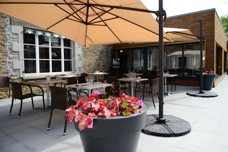 Logis La Lentillere - Restaurant Cote Parc Lalacelle Exterior foto